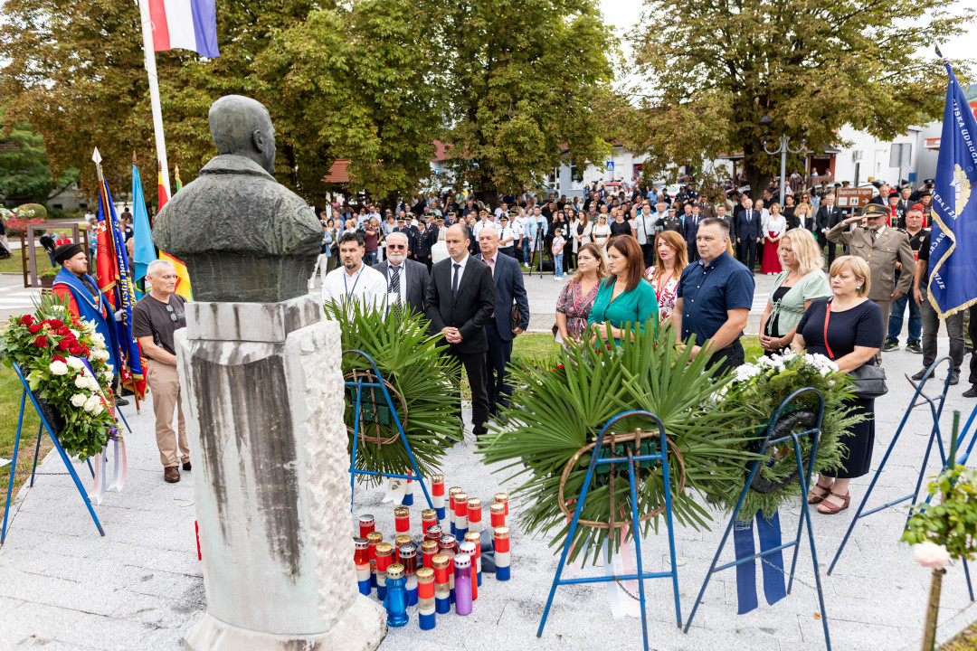 Susreti za Rudija otvoreni polaganjem vijenaca kod spomen biste: 'I 30 godina nakon Rudi još uvijek živi, a tako će i ostati'